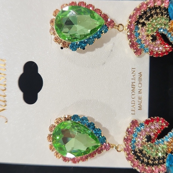 🔹️NATASHA🔹️ Toucan Sam Crystal Drop Earrings gorgeous tropical statement NWT - Picture 6 of 6